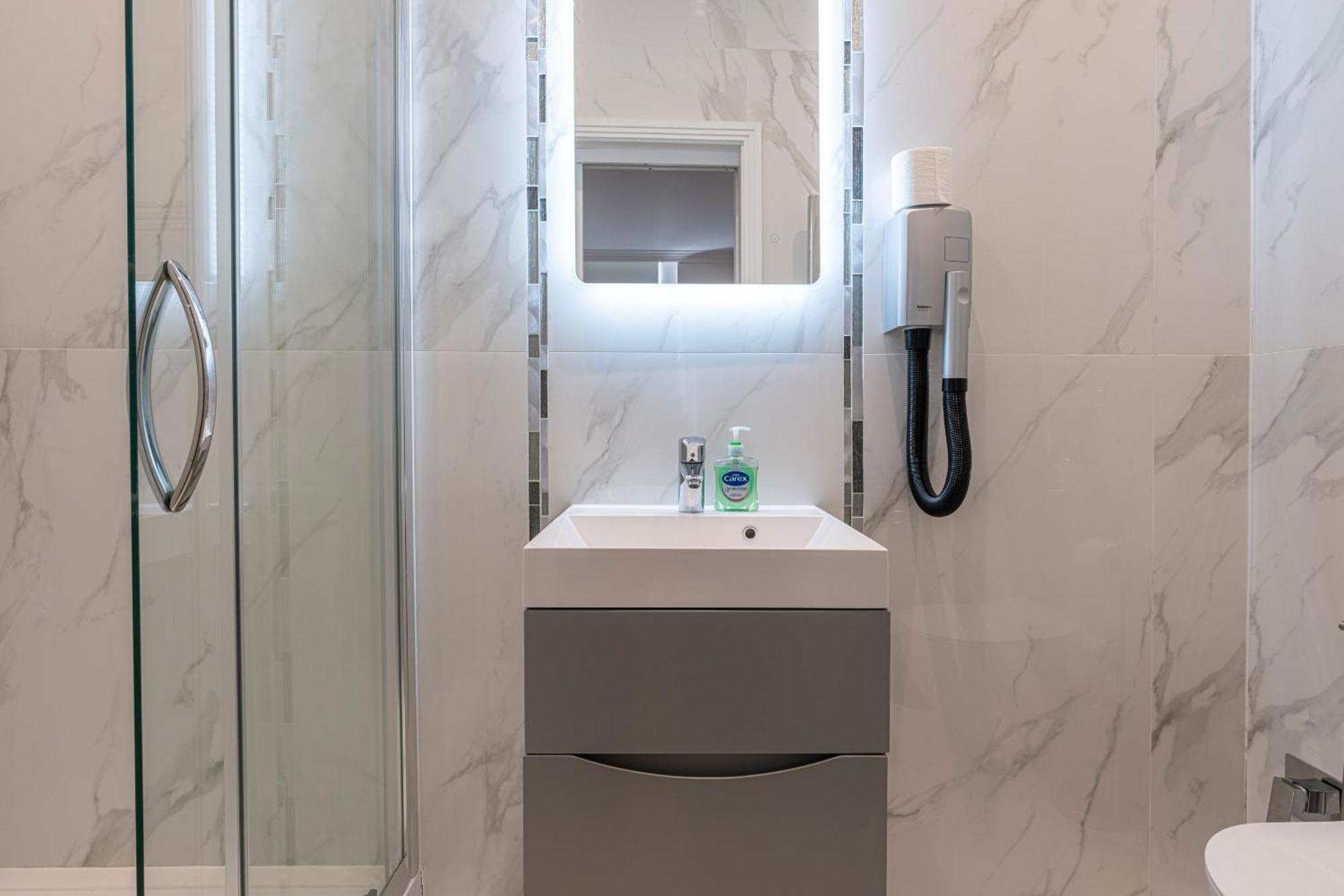 Modern Apartments Near Harrods And The Science Museum London Room photo