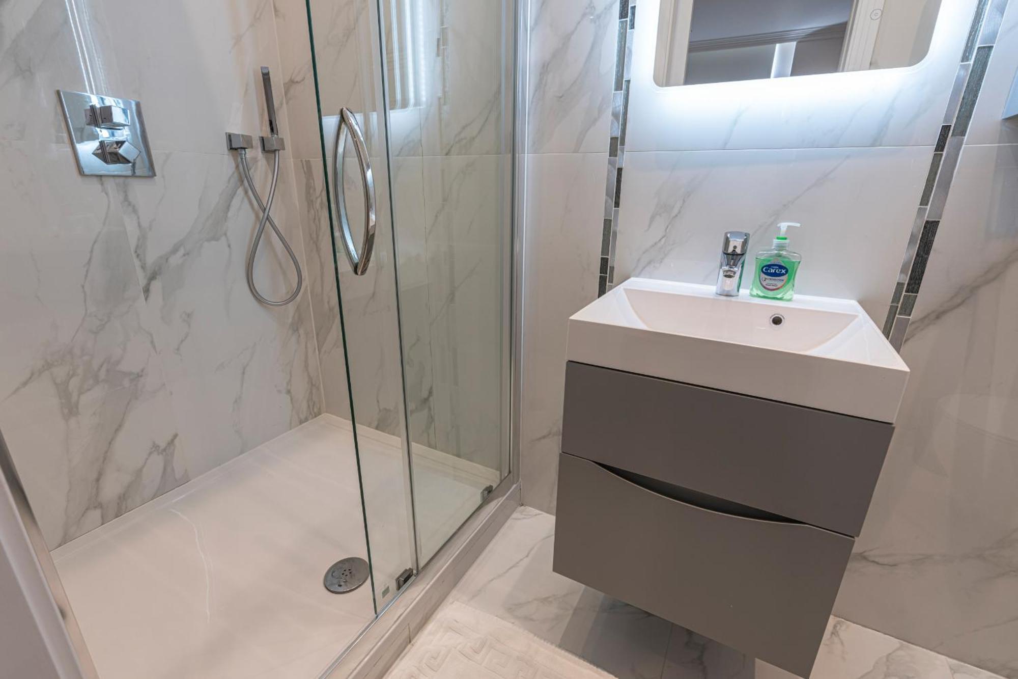 Modern Apartments Near Harrods And The Science Museum London Room photo